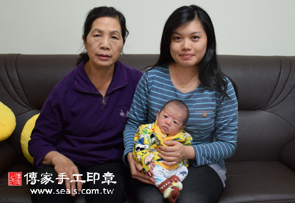 林寶寶(南投草屯到府嬰兒寶寶滿月剃頭理髮、免費到府嬰兒剃胎毛儀式吉祥話)。到府剃頭剃胎毛主持、專業拍照、DVD光碟、證書。★購買「臍帶章、肚臍章、胎毛筆刷印章」贈送：剃頭、收涎、抓周，三選一。2015.12.08 照片2